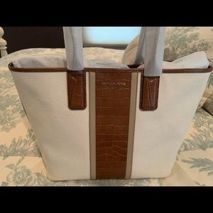 Price drop!! Michael Kors large Greenwich tote REDEUCED NWT